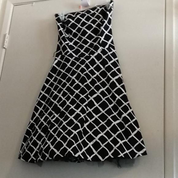 Dress - Picture 4 of 4